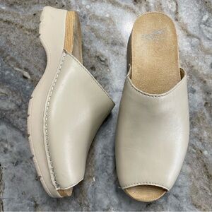 Dansko Women’s Raven Slide Ivory Leather size 38